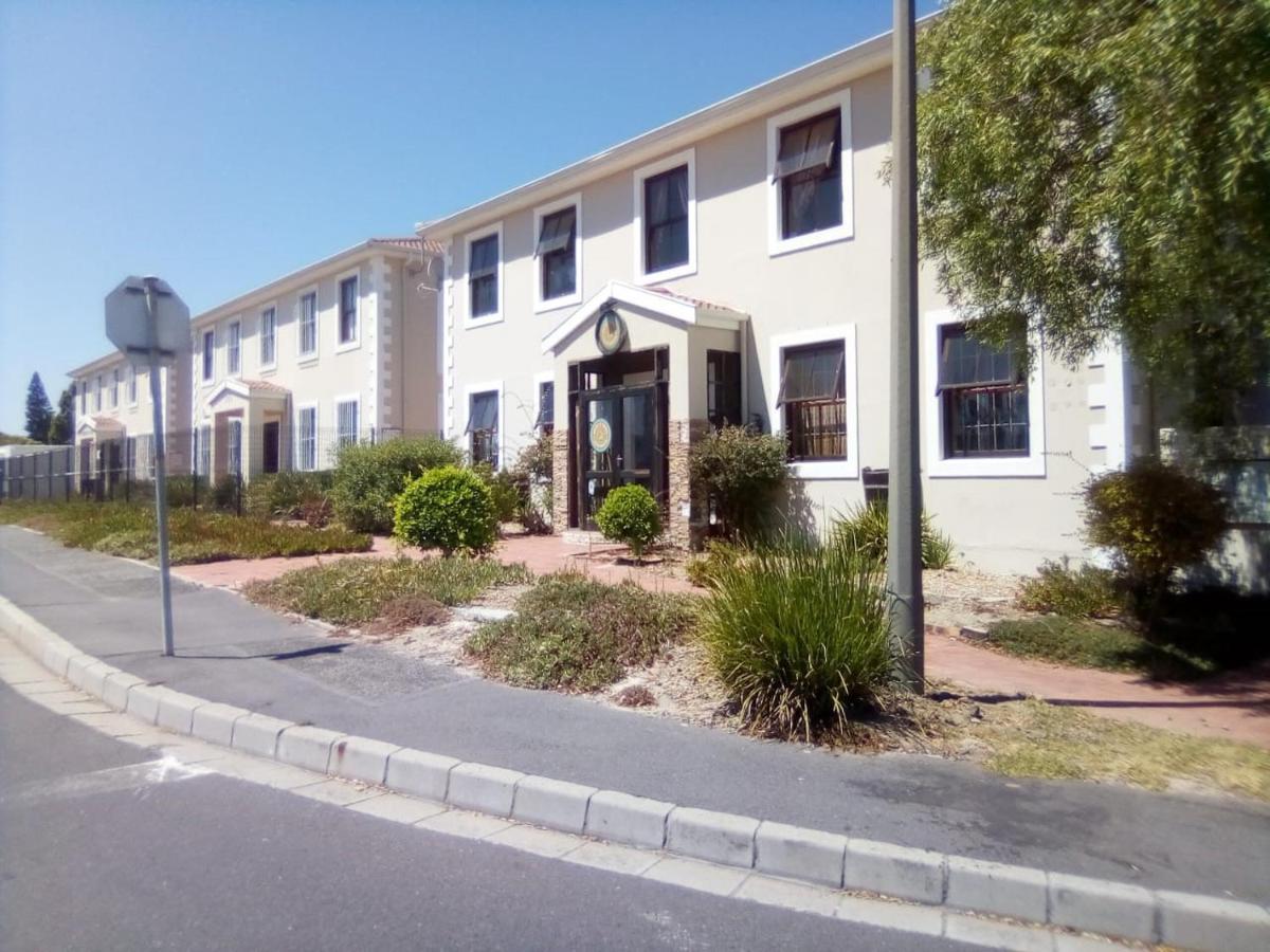 Bread And Barrel Guesthouse Bellville Cape Town Ngoại thất bức ảnh