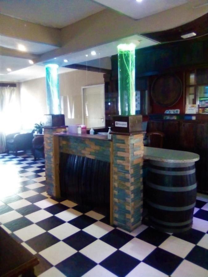 Bread And Barrel Guesthouse Bellville Cape Town Ngoại thất bức ảnh