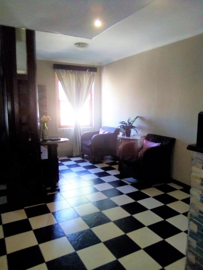 Bread And Barrel Guesthouse Bellville Cape Town Ngoại thất bức ảnh