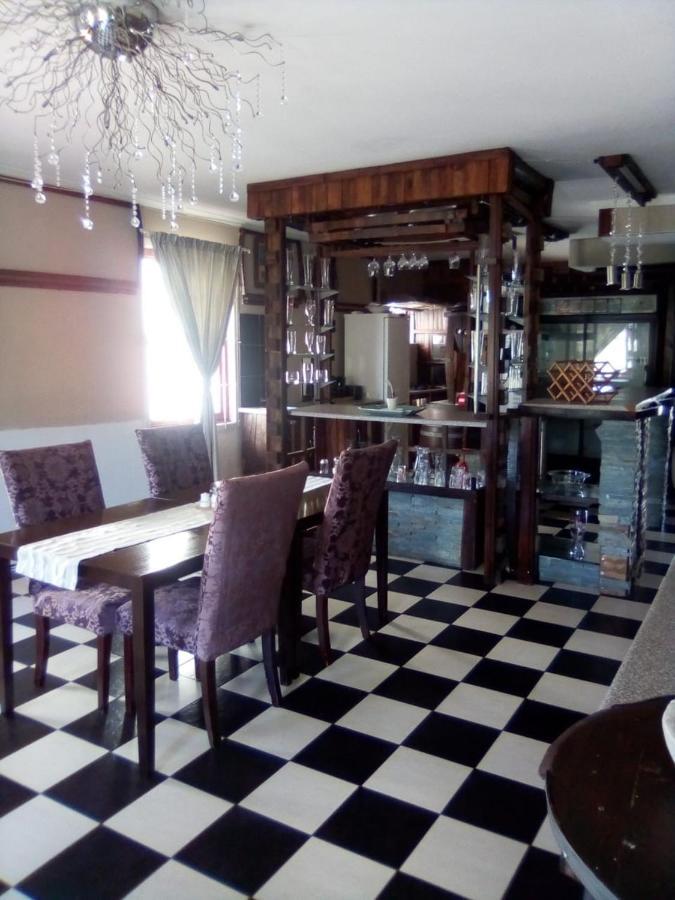 Bread And Barrel Guesthouse Bellville Cape Town Ngoại thất bức ảnh