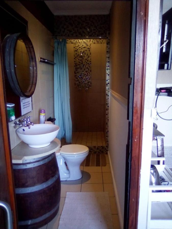 Bread And Barrel Guesthouse Bellville Cape Town Ngoại thất bức ảnh