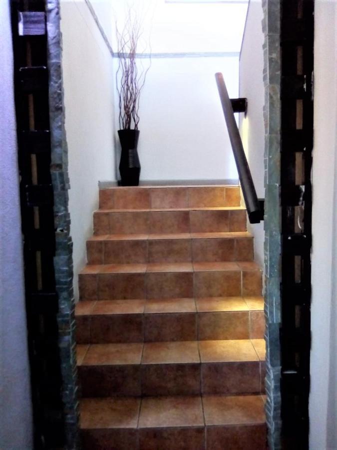 Bread And Barrel Guesthouse Bellville Cape Town Ngoại thất bức ảnh