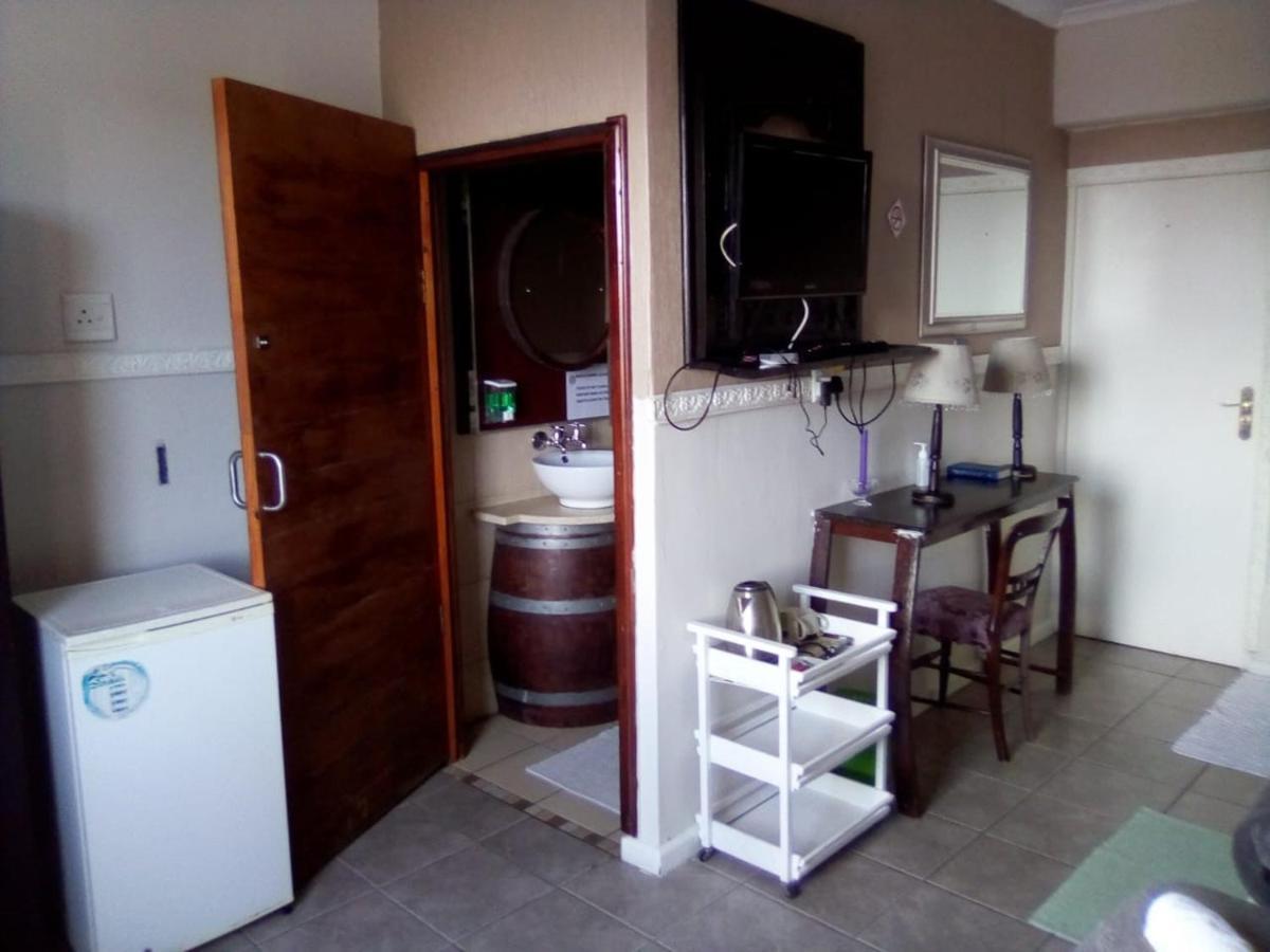 Bread And Barrel Guesthouse Bellville Cape Town Ngoại thất bức ảnh