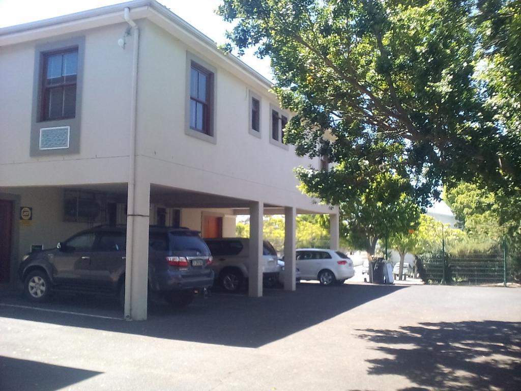 Bread And Barrel Guesthouse Bellville Cape Town Ngoại thất bức ảnh